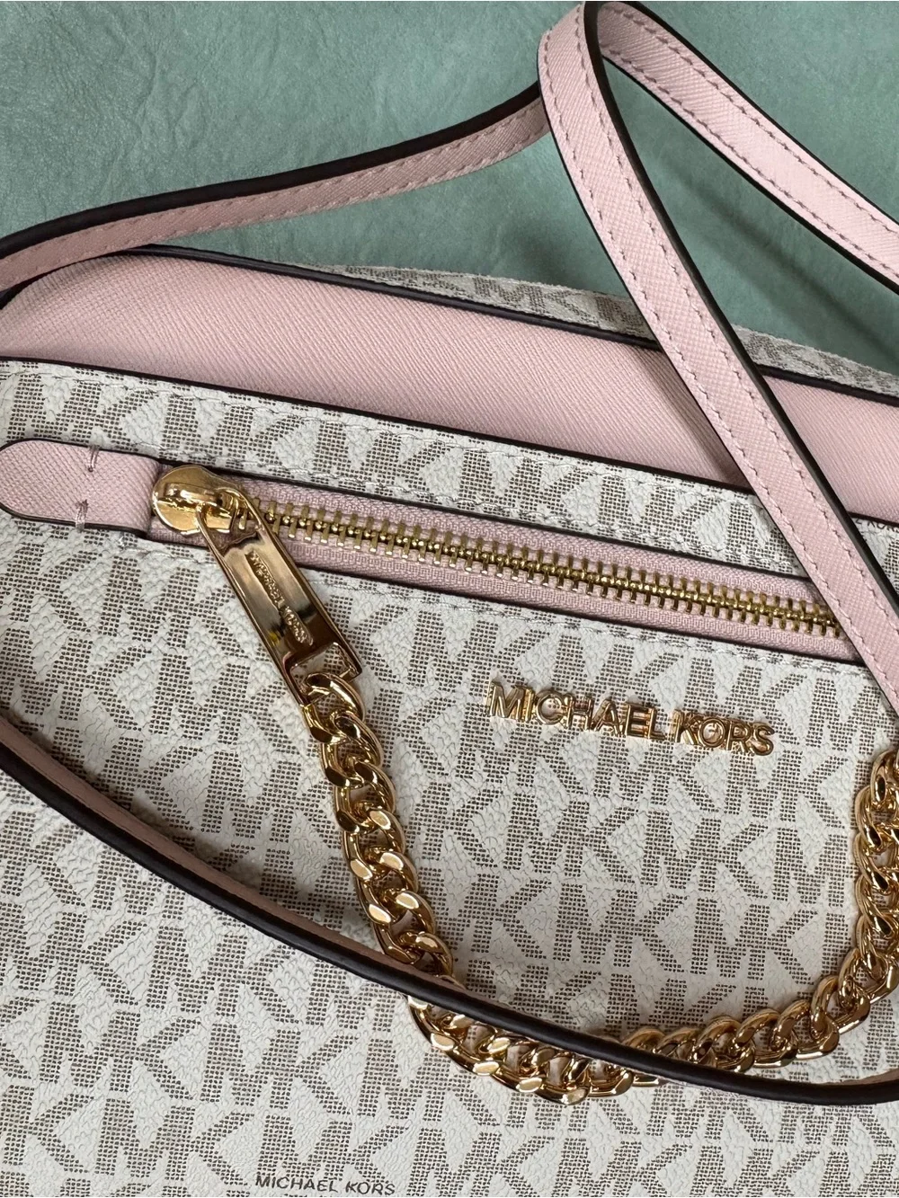 Michael Kors White Logo Crossbody with Pink Trim and Gold Chain no tags